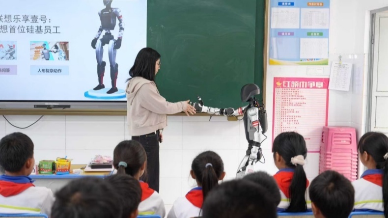 AI走进彝乡课堂 联想为山区孩子插上“舞向未来”的科技翅膀