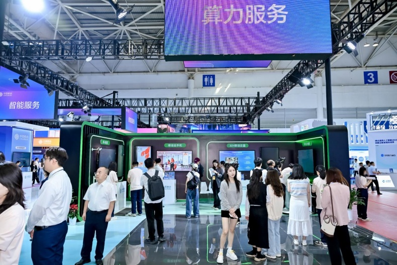 聚焦峰会现场！中国移动“通算智”三块拼图解锁数智新动力