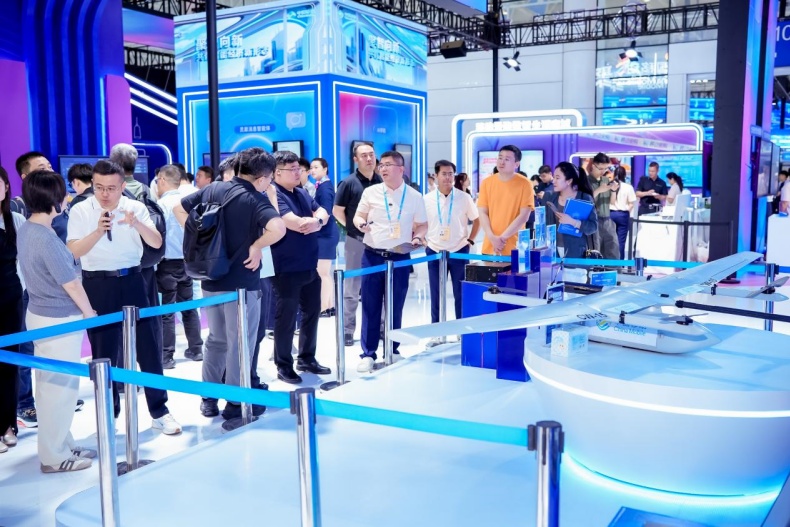 聚焦峰会现场！中国移动“通算智”三块拼图解锁数智新动力