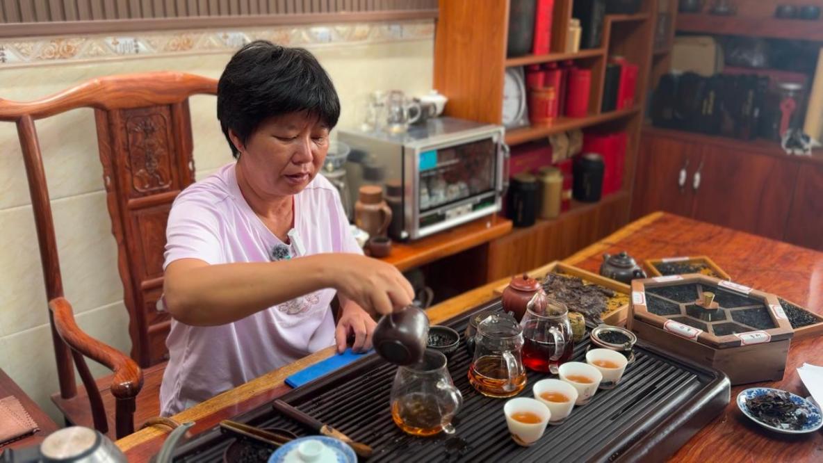 云雾里的茶香去处：祝雪兰带着茶农守着茶山奔向新生活