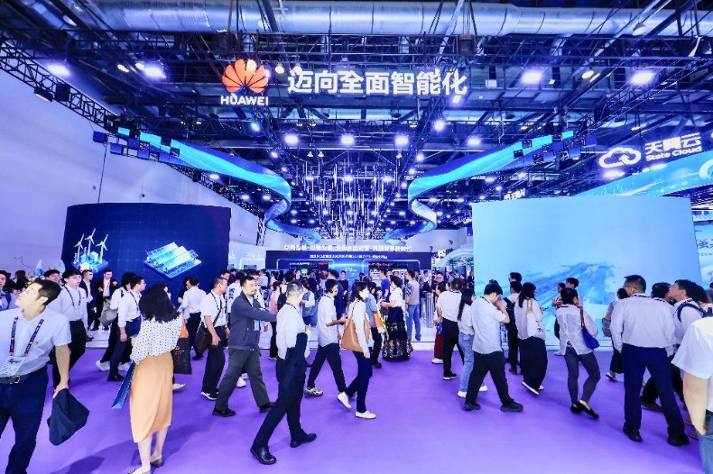 迈向全面智能化 华为亮相2026中国国际信息通信展 迈向全面智能化 华为亮相2026中国国际信息通信展
