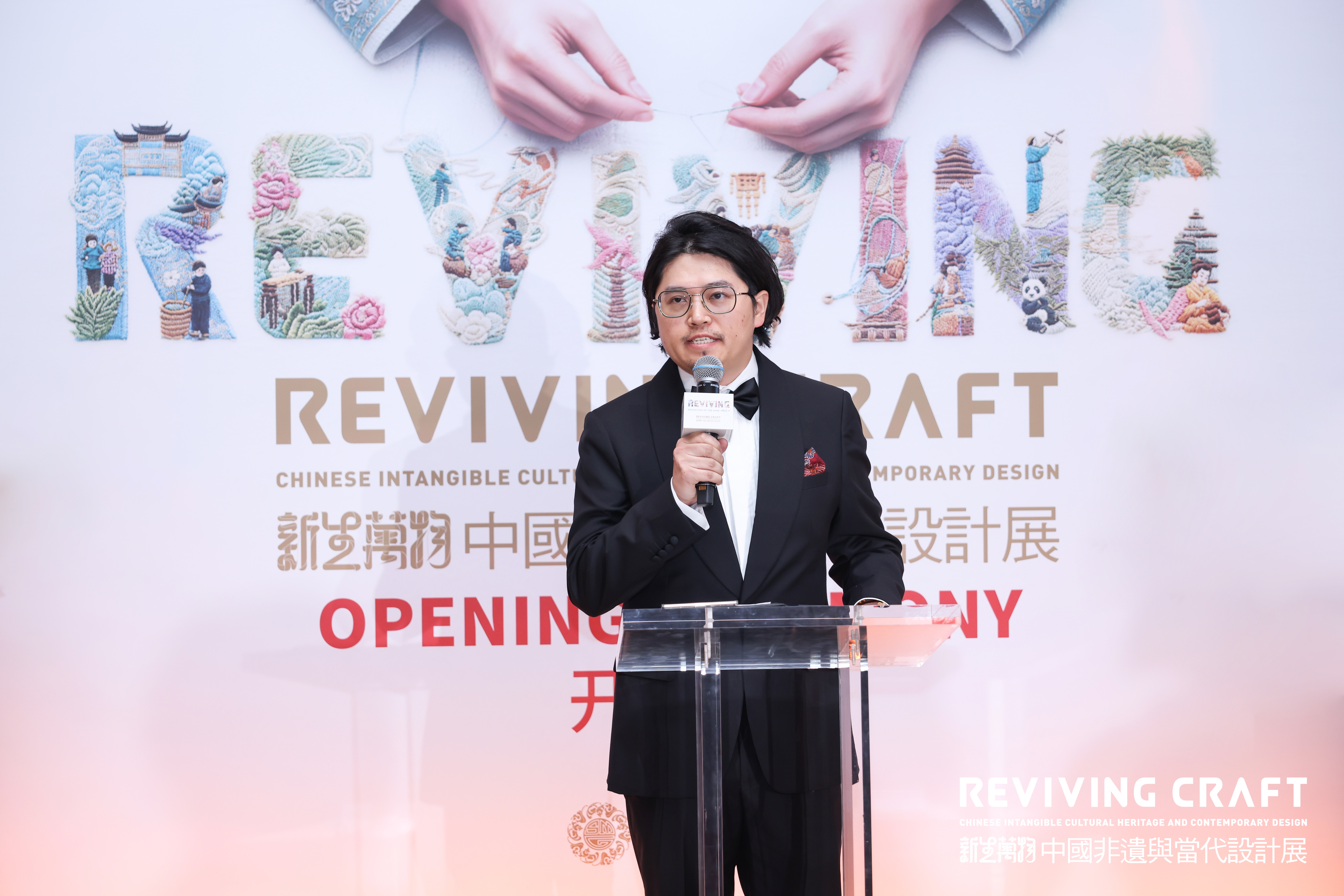 波司登五十周年携《翕》系列亮相伦敦“新生万物”中国非遗与当代设计展