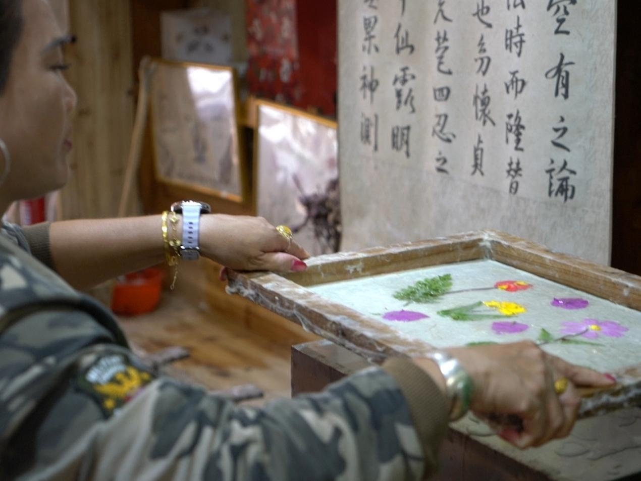 藏在溶洞深处的古法造纸作坊