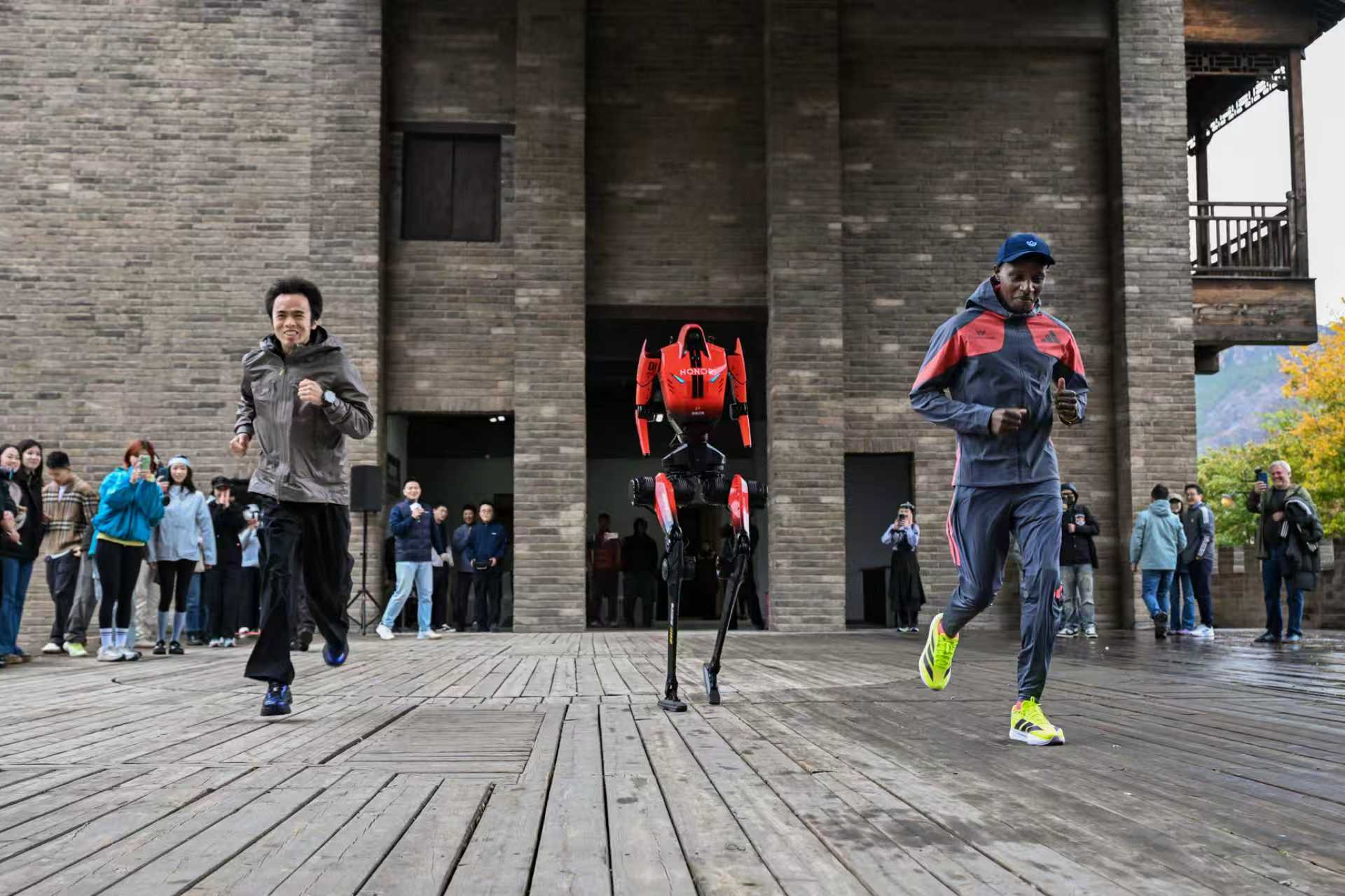 荣耀闪电与萨维、赵家驹首次同框,诠释 “敢想敢不同”品牌主张 荣耀闪电与萨维、赵家驹首次同框,诠释 “敢想敢不同”品牌主张