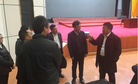 尼勒克县委书记周立新与智慧城市专家团队互动交流