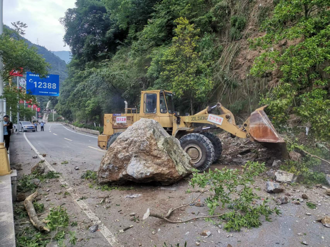 交通运输部启动三级响应应对四川芦山6.1级地震