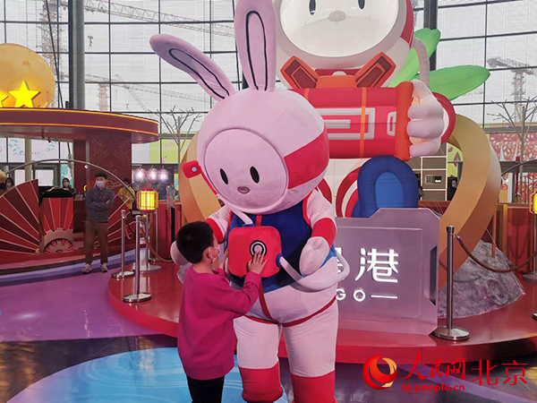 北京朝阳“地铁14号线商业带”装扮迎新春 多个商圈推出促销活动