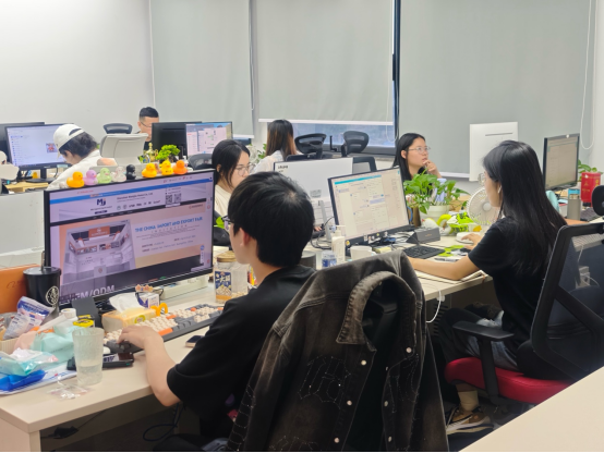 抓住90天出货窗口期！关税下调当晚 阿里国际站商家接到百万美国大单