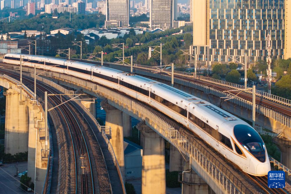 全国铁路10月11日起实行新的列车运行图