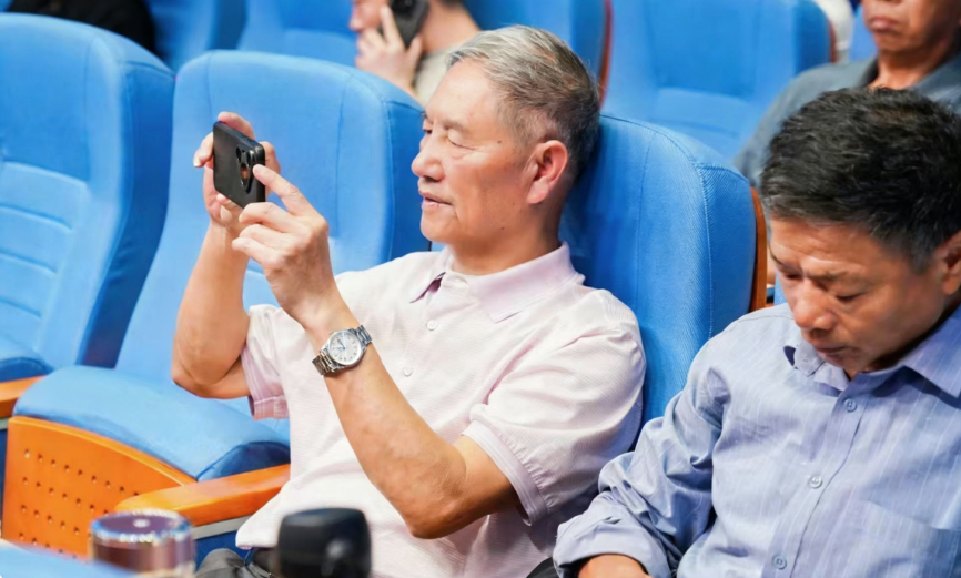 重阳敬老:联通科技助力银龄生活