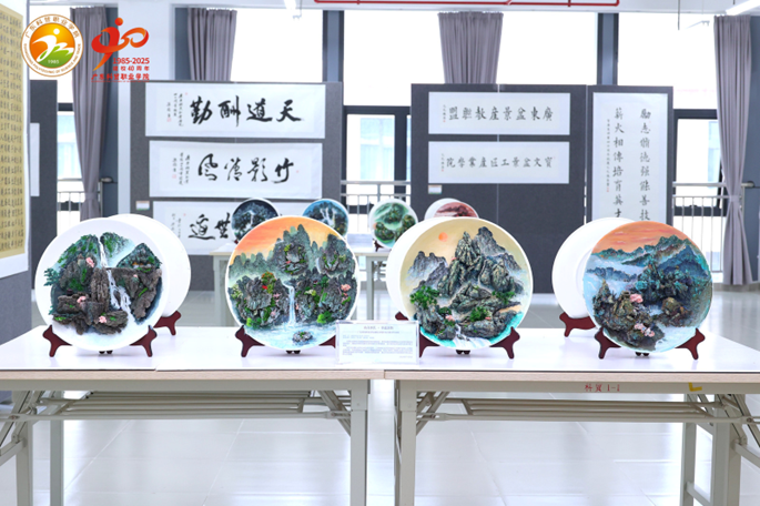 四秩弦歌共话岁月峥嵘 砥砺奋进续写育人华章