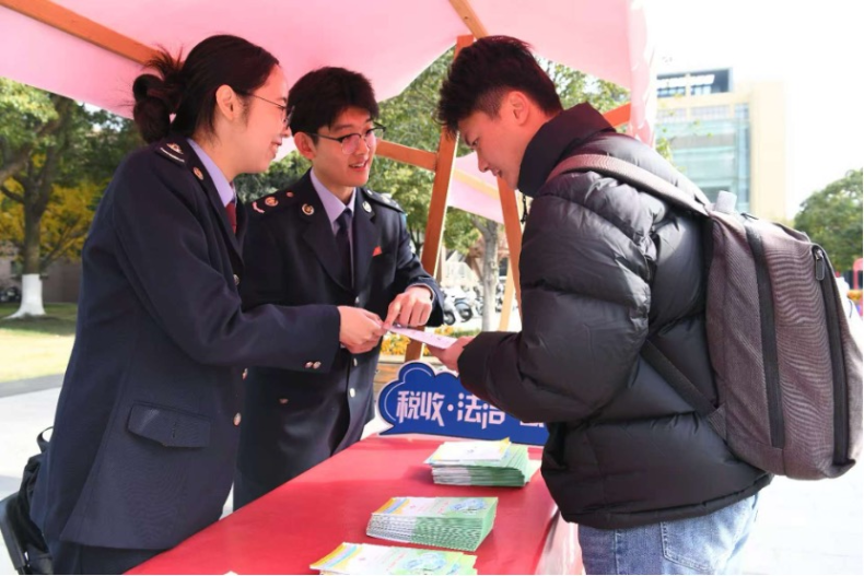 普及税法知识 筑牢诚信基石