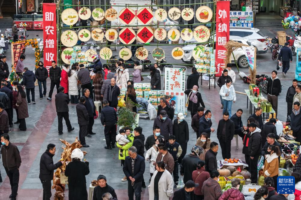 甘肃陇南:“冬至大集”助农增收