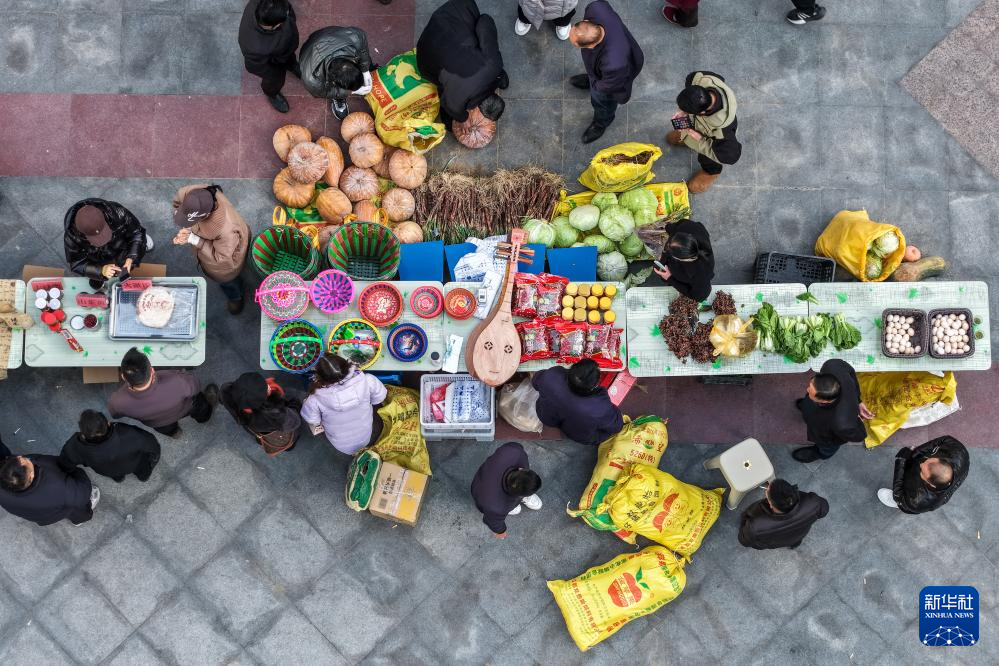 甘肃陇南:“冬至大集”助农增收