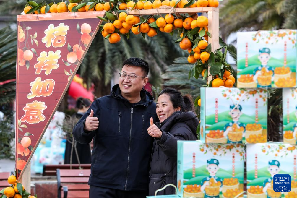 甘肃陇南:“冬至大集”助农增收