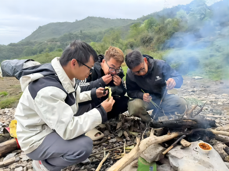 让论文写在大地上 让科技扎根田野