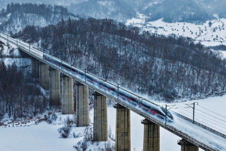 沈佳高铁沈白段迎来首次冬季“大考”