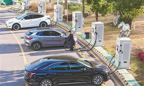 我国电动汽车充电设施数量突破2000万
