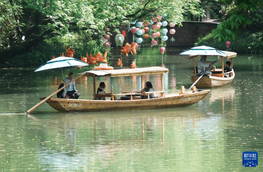 假期里的春日经济