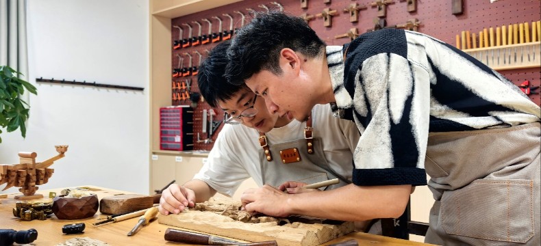 刨花里的归处:一名大学生在重庆古御的学徒生涯 刨花里的归处:一名大学生在重庆古御的学徒生涯