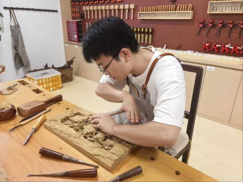 刨花里的归处:一名大学生在重庆古御的学徒生涯 刨花里的归处:一名大学生在重庆古御的学徒生涯