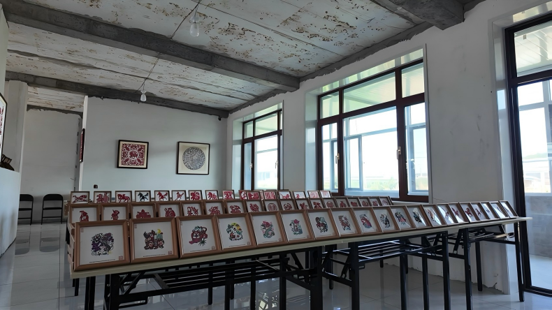 在槐树房村 遇见一位90后“剪纸HR”