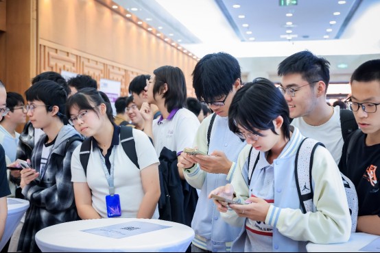 清华大学无穹书院联合阿里巴巴启动“AI原生人才培养计划”